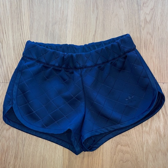 Addias quilted shorts - Picture 3 of 5